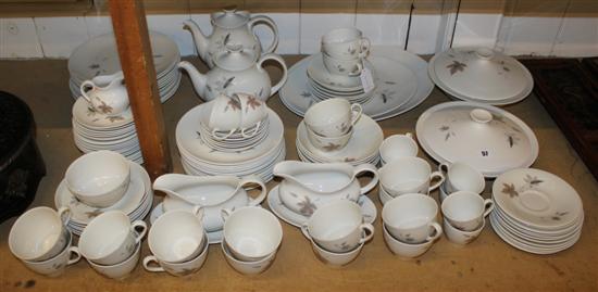 Quantity Royal Doulton Falling Leaves pattern dinner, tea & coffee table wares (approx 150-pce)